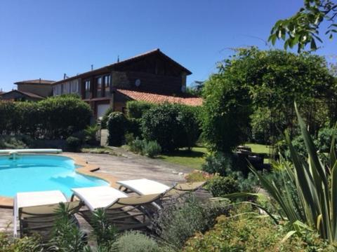 Bed and Breakfast Loft Atypique Villeneuve-de-Rivière Esterno foto