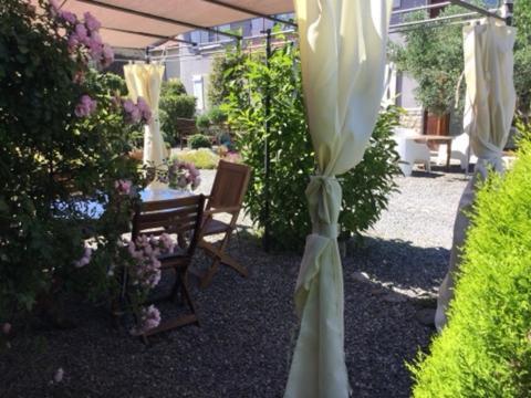 Bed and Breakfast Loft Atypique Villeneuve-de-Rivière Esterno foto